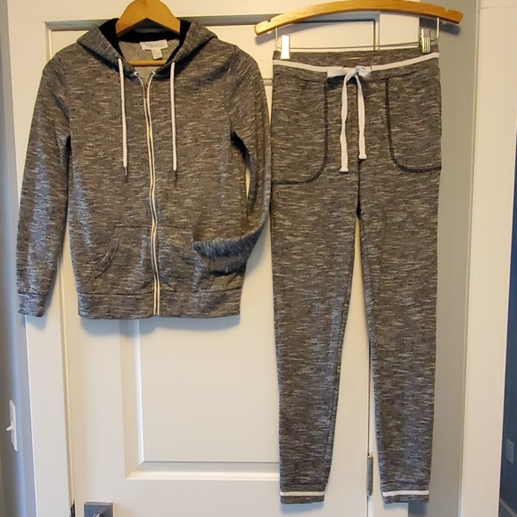Forever 21 Contemporary Pants - 2-piece Forever 21 Contemporary jogger set!!